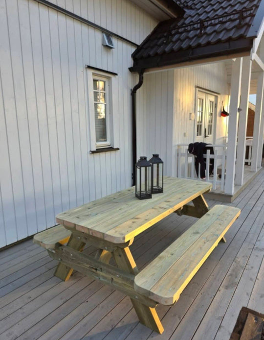 Håndlaget Bord med benk (Rastebenk)